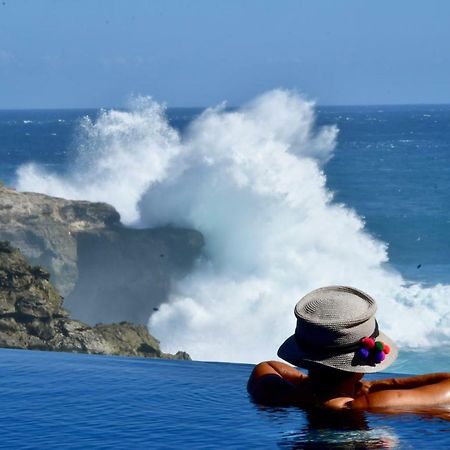 Island Cove Resort レンボンガン島 エクステリア 写真